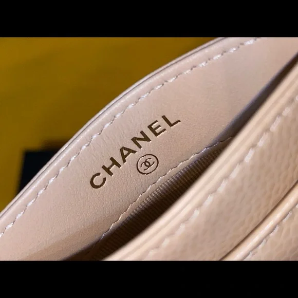 NWT CHANEL CARD HOLDER - Picture 4 of 15